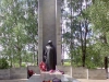 Памятник и братская могила советских воинов в селе Холмец