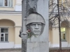 Памятник «Воину-ополченцу Фрунзенской дивизии» перед зданием Московского государственного лингвистического университета