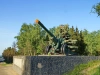 Памятник в честь воинов 33-й армии и московского народного ополчения - 152-мм пушка-гаубица на Киевском шоссе под Наро-Фоминском.