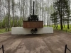 Памятник гаубица М-30, установленная в деревне Ушаково Ельнинского района Смоленской области