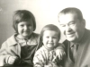 Куценко Ф.Д. с внучками Ириной (слева) и Марией (в центре). 1970-е годы